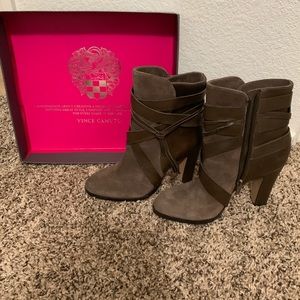Vince Camuto Size 7 Taupe Ankle Boot